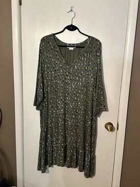 Penningtons Plus size women’s Olive Green Printed V-Neck t shirt Dress sz 3x